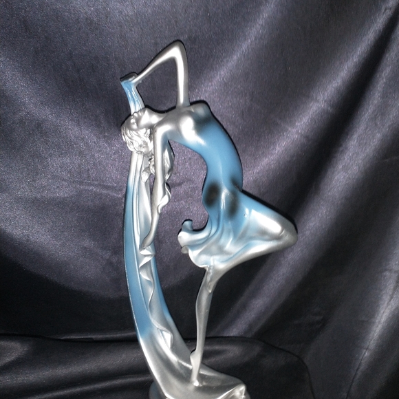 Beautiful Dancing girl . - Picture 2 of 2